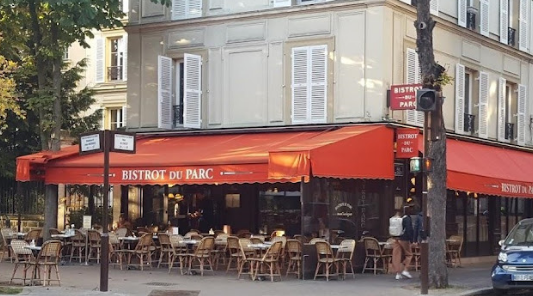 Un punching ball dans une salle de sport