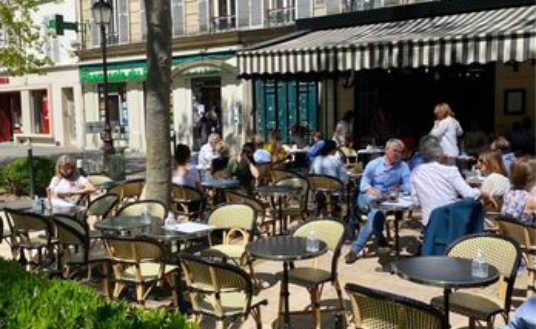 facade d'immeuble Haussmannien